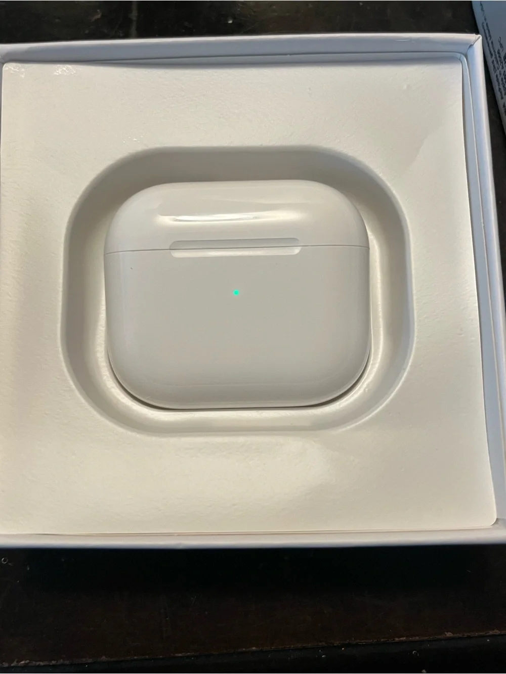 Apple White Wireless Earbuds with Charging Case